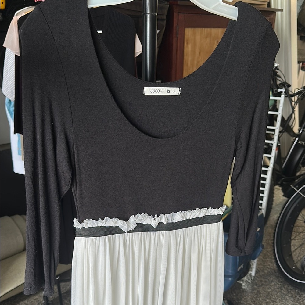 Black and White Long Sleeve Scoop Neck Dress